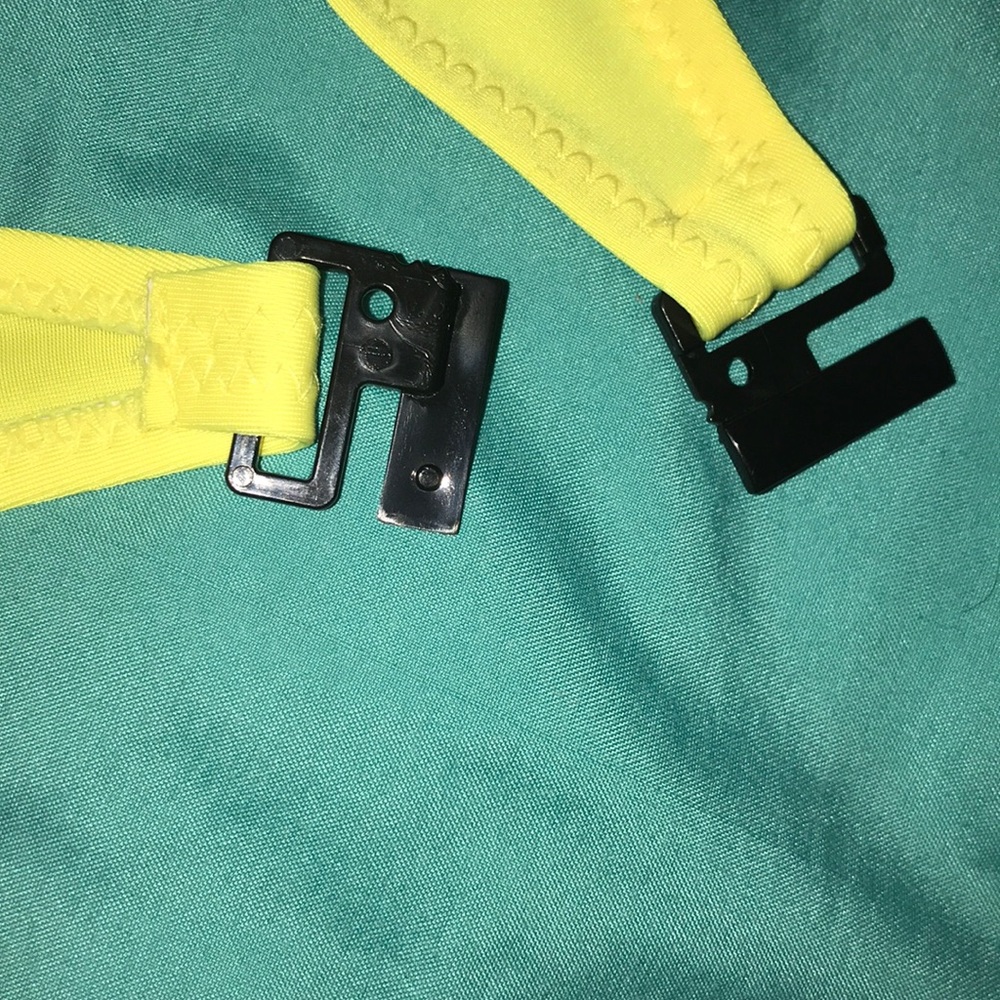 Bikini - Picture 3 of 6